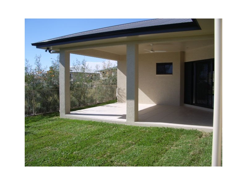 Bushland Beach QLD 4818