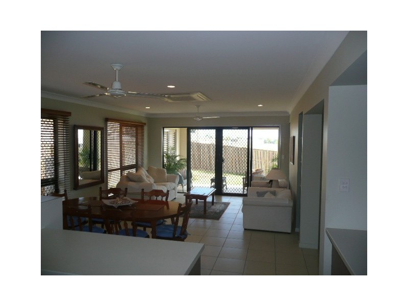 22 Helvellyn Street, Bushland Beach QLD 4818