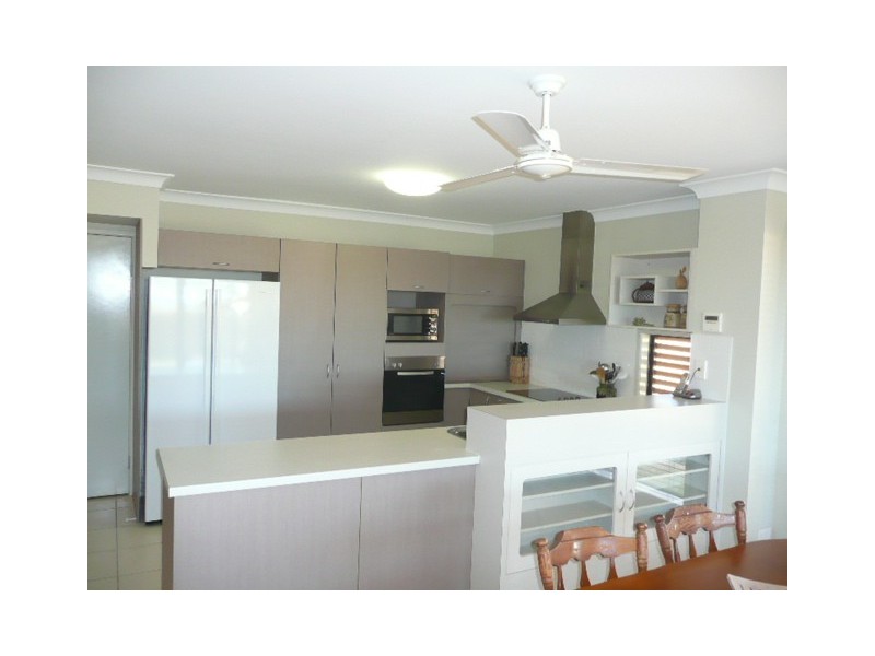 22 Helvellyn Street, Bushland Beach QLD 4818