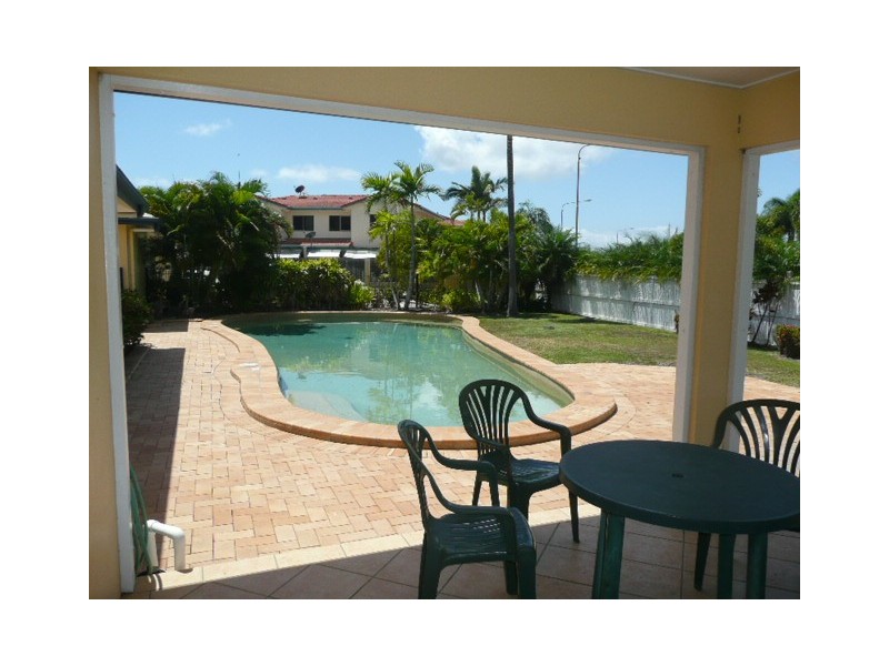 2/24 Martinez Avenue, West End QLD 4810