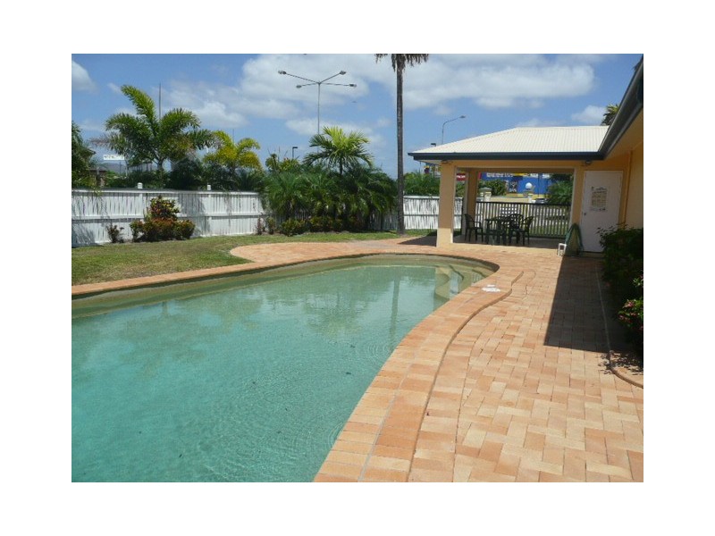 2/24 Martinez Avenue, West End QLD 4810