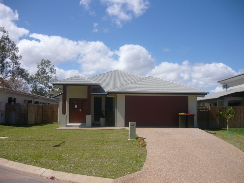 Bushland Beach QLD 4818