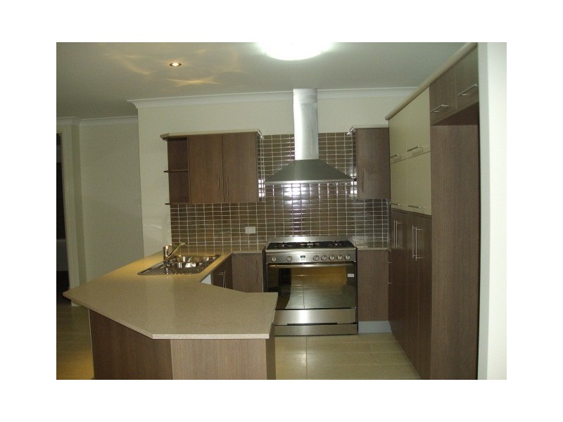 Bushland Beach QLD 4818