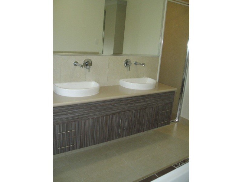 Bushland Beach QLD 4818