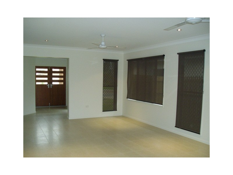 Bushland Beach QLD 4818