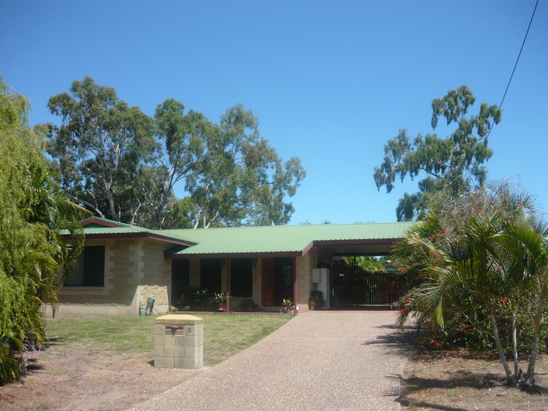 Bushland Beach QLD 4818