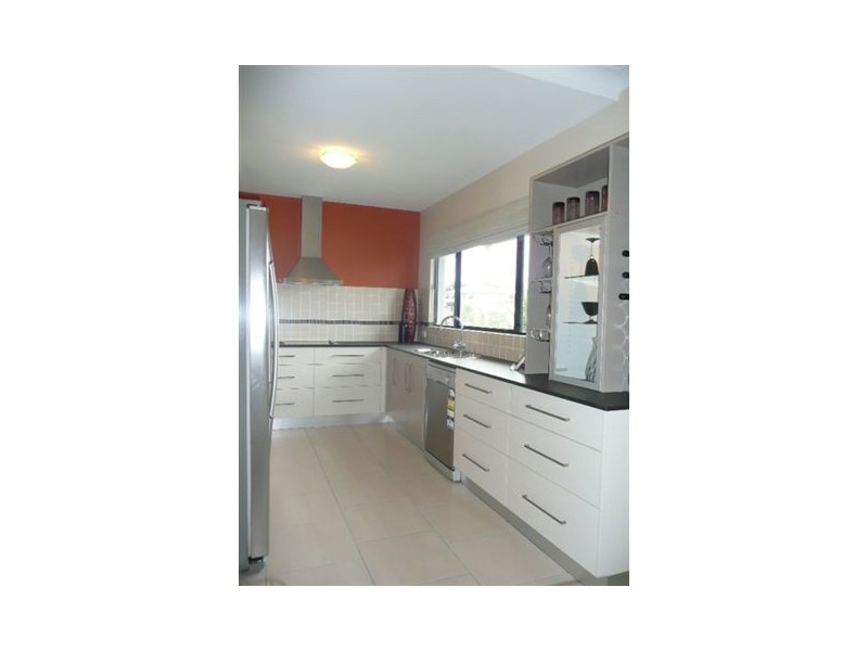 Bushland Beach QLD 4818