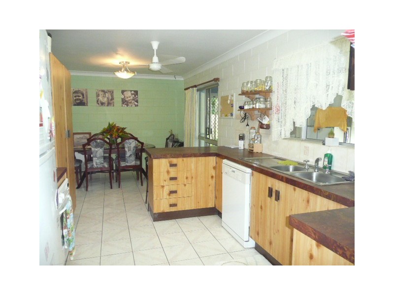 203 Pinnacle Drive, Rasmussen QLD 4815