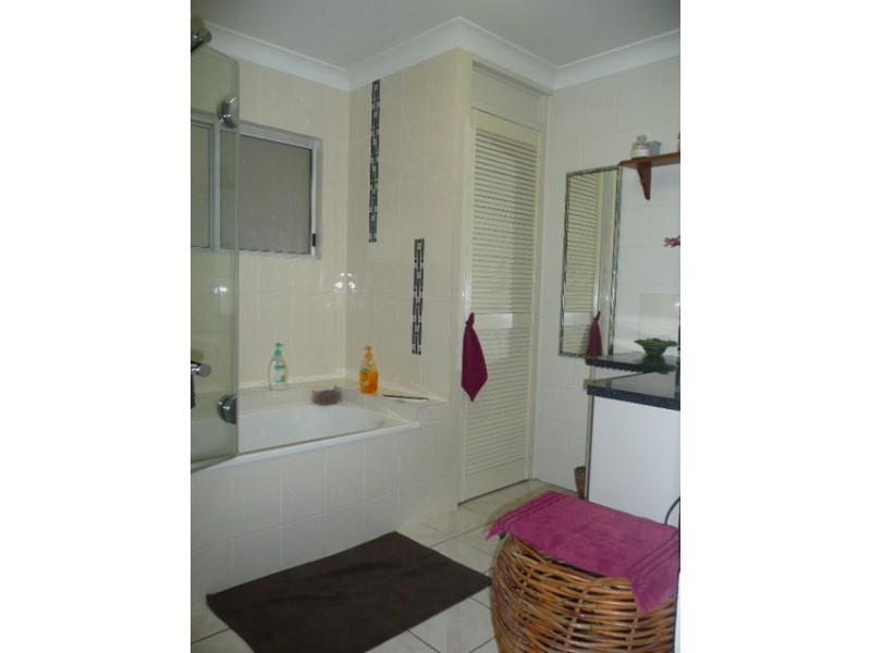 203 Pinnacle Drive, Rasmussen QLD 4815