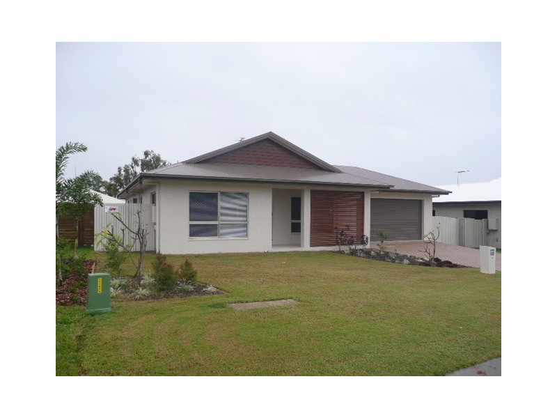 Bushland Beach QLD 4818