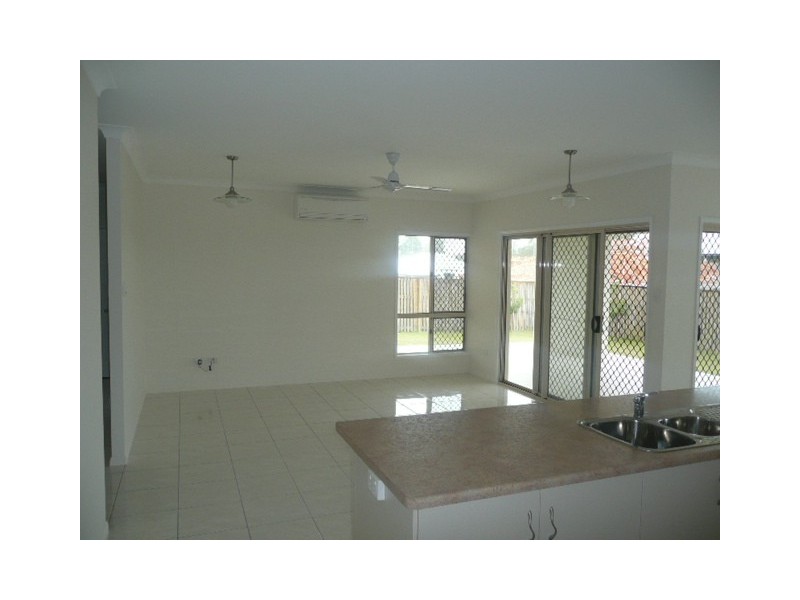 Bushland Beach QLD 4818