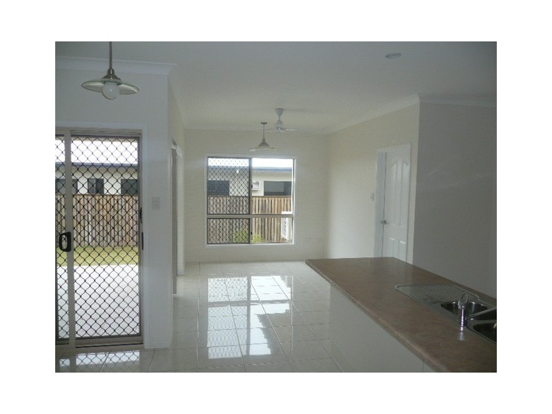 Bushland Beach QLD 4818