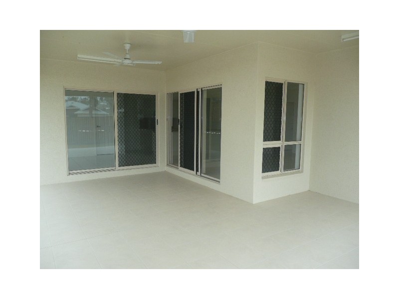 Bushland Beach QLD 4818