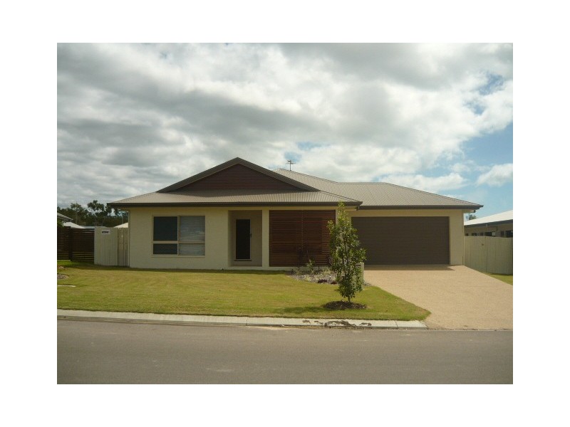 Bushland Beach QLD 4818