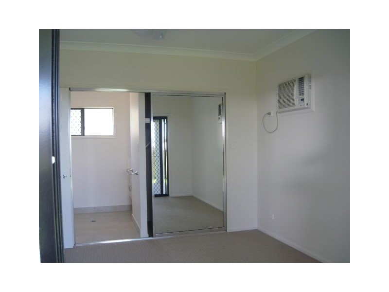 Bushland Beach QLD 4818