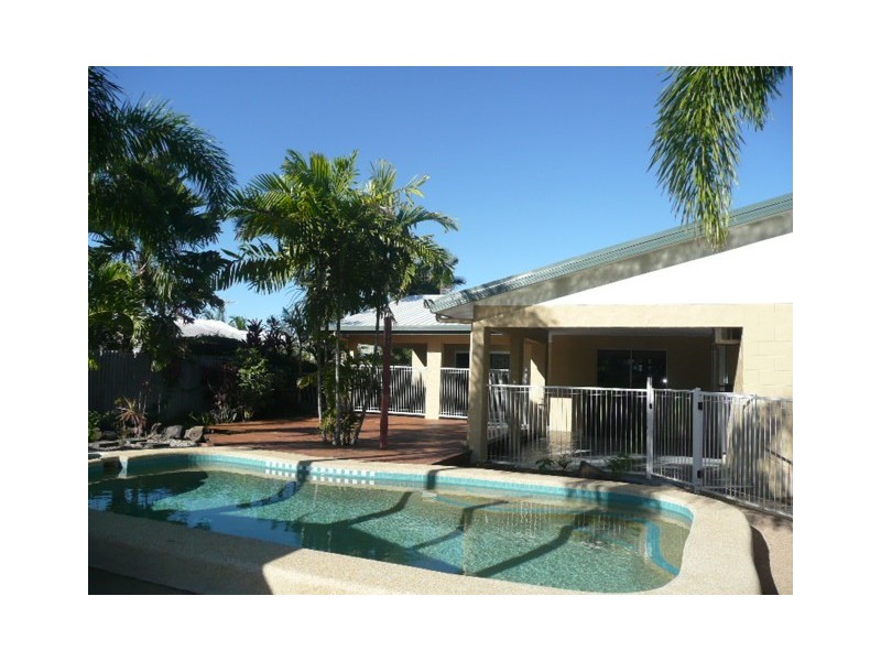 17 Colchester Cres, Kirwan QLD 4817