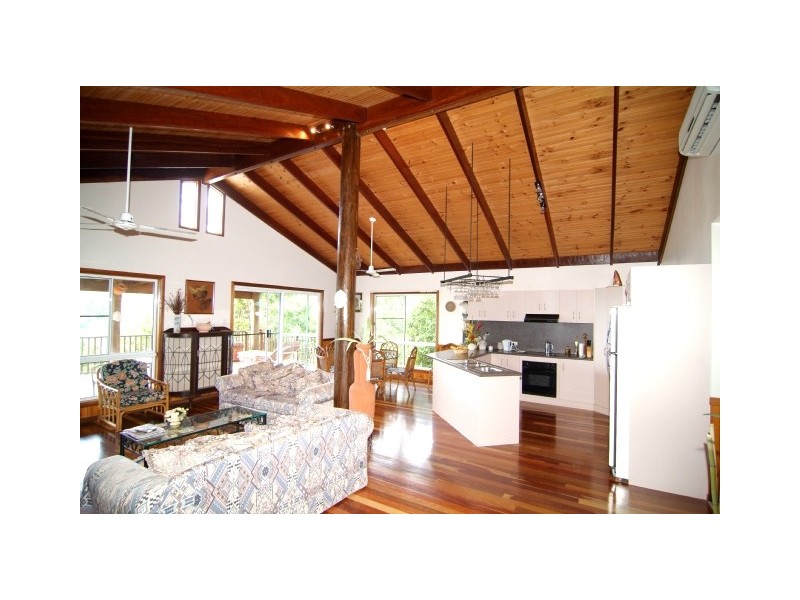 23 Woodwark Crescent, Cannonvale QLD 4802