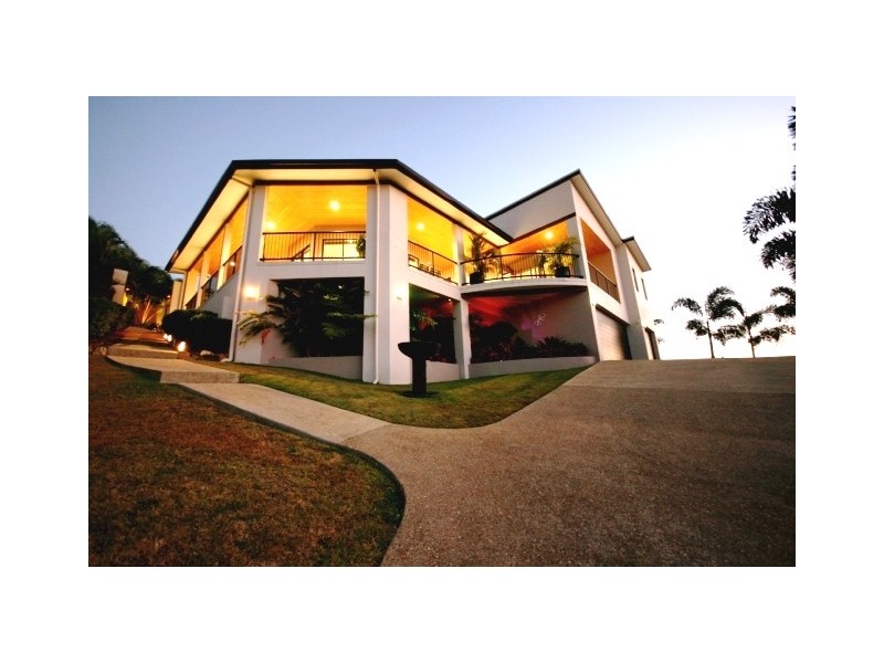 5 Whitehaven Crescent, Cannonvale QLD 4802