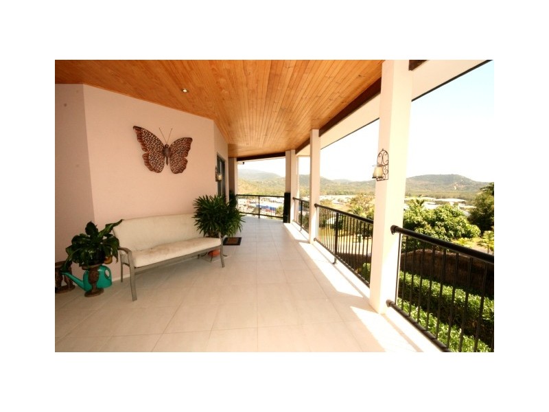 5 Whitehaven Crescent, Cannonvale QLD 4802