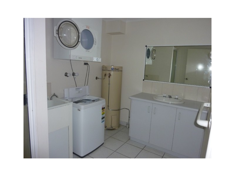 2B/10 Island Court, Island Drive, Cannonvale QLD 4802