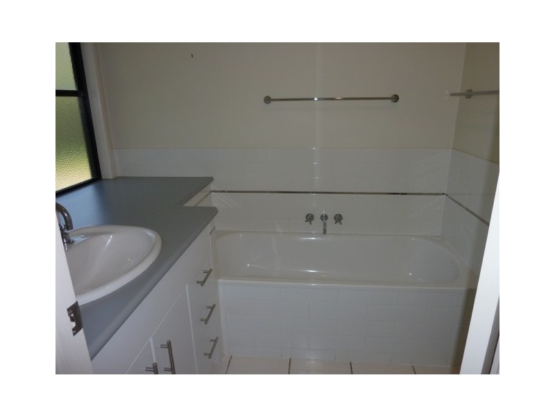4 Curlew Court, Jubilee Pocket QLD 4802