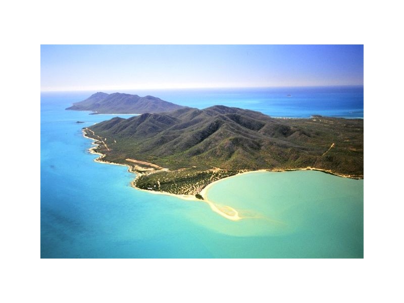 - Sinclair Bay, Whitsundays QLD 4802