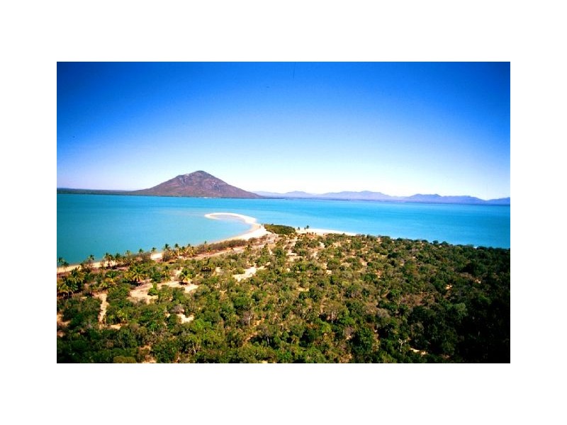 - Sinclair Bay, Whitsundays QLD 4802