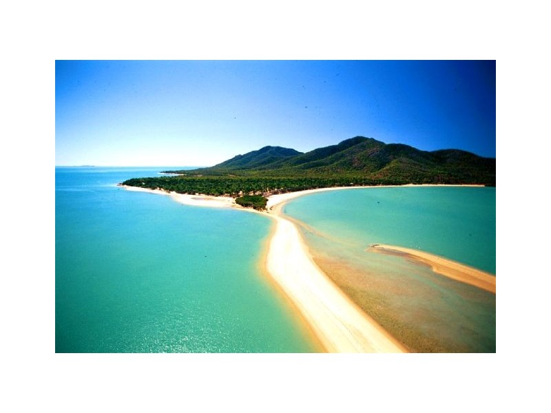 - Sinclair Bay, Whitsundays QLD 4802
