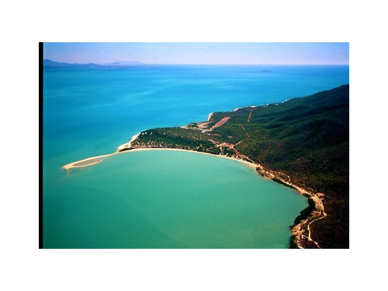 - Sinclair Bay, Whitsundays QLD 4802