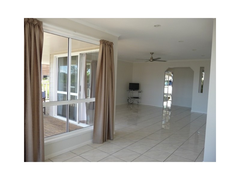 16 South Molle Boulevard, Cannonvale QLD 4802