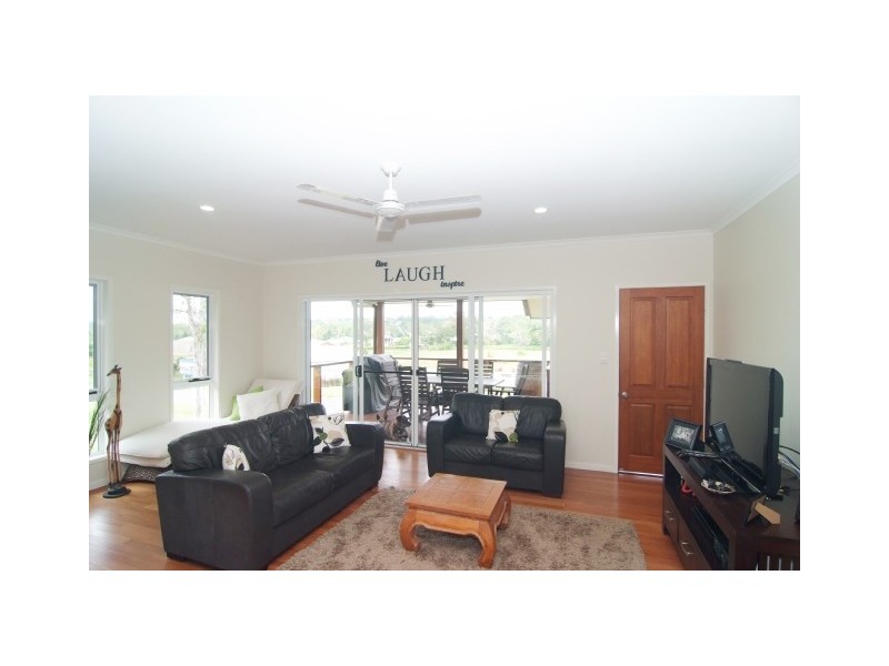 24 Parker Road, Cannonvale QLD 4802