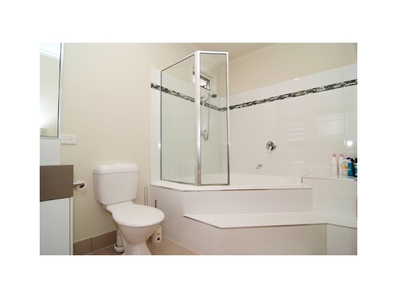 24 Parker Road, Cannonvale QLD 4802