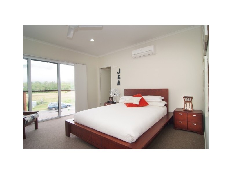 24 Parker Road, Cannonvale QLD 4802