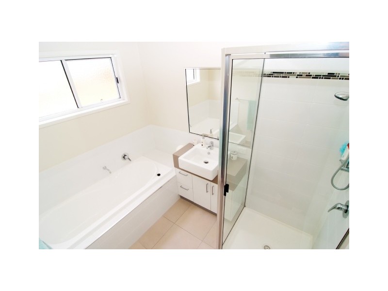 24 Parker Road, Cannonvale QLD 4802