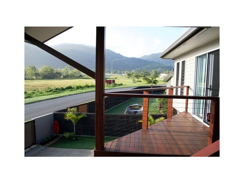 24 Parker Road, Cannonvale QLD 4802