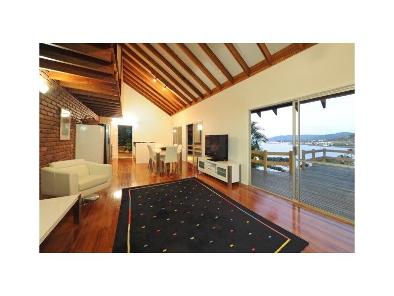 1 Stewart Drive, Cannonvale QLD 4802