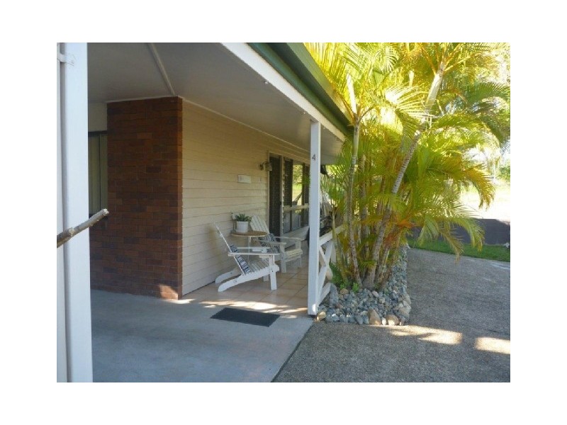 4/20 Blue Water Villas Pandanus Drive, Cannonvale QLD 4802