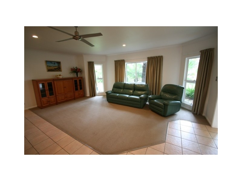 19 Island Drive, Cannonvale QLD 4802