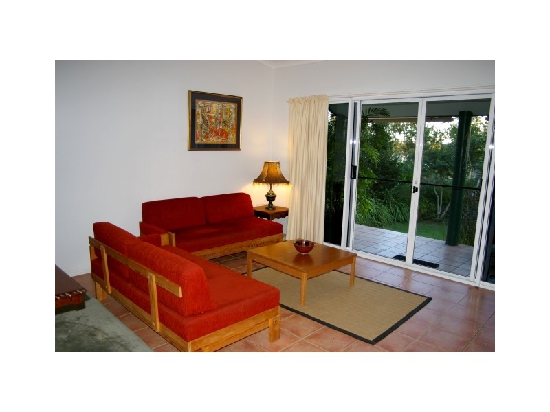 2/7 Macarthur Drive, Cannonvale QLD 4802