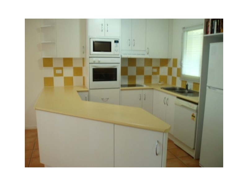 7/24 Beach Road, Cannonvale QLD 4802