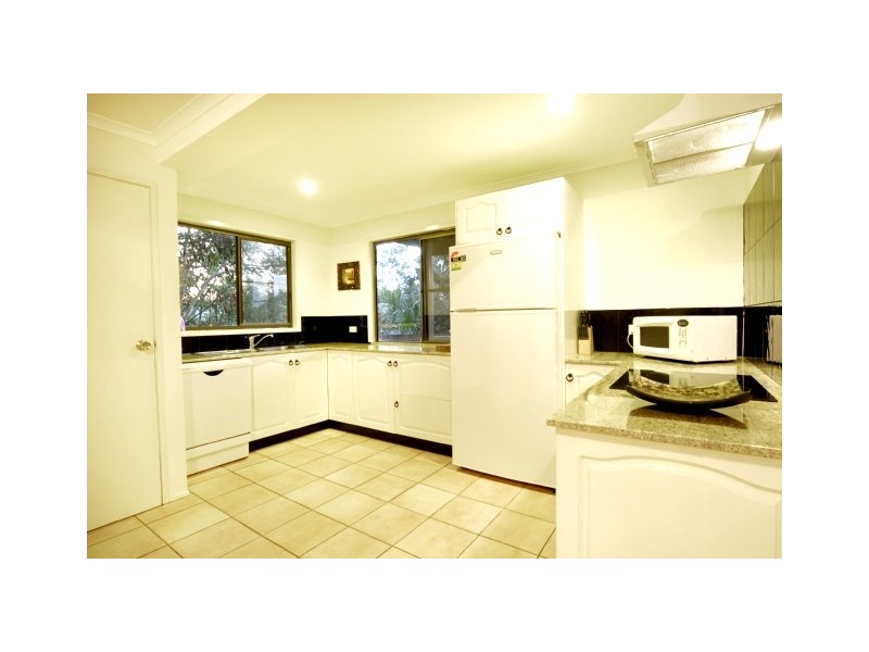 8 Katoota Court, Cannonvale QLD 4802