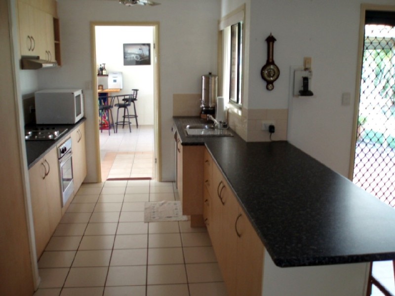 1 Esk Terrace, Cannonvale QLD 4802