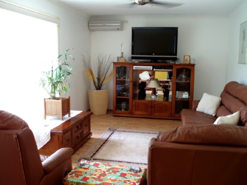 1 Esk Terrace, Cannonvale QLD 4802