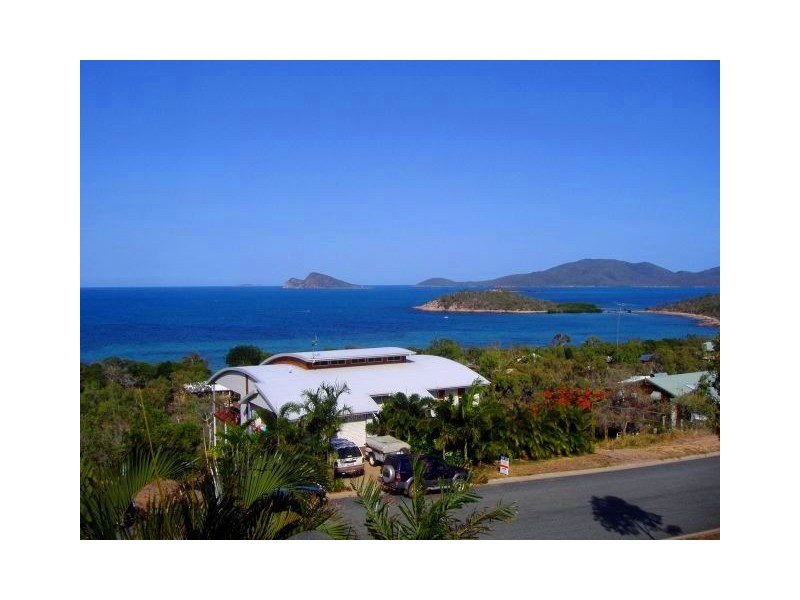 6 Blackcurrent Drive, Hideaway Bay QLD 4800