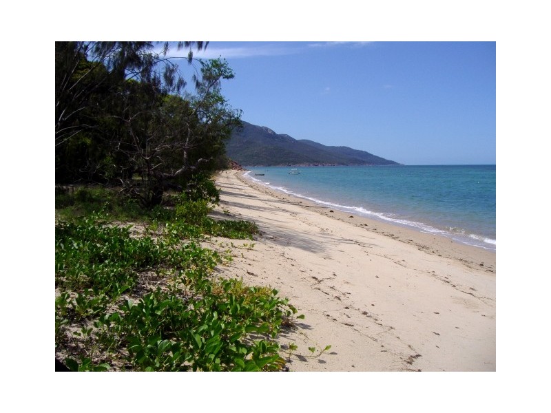 118 Gloucester Avenue, Hideaway Bay QLD 4800