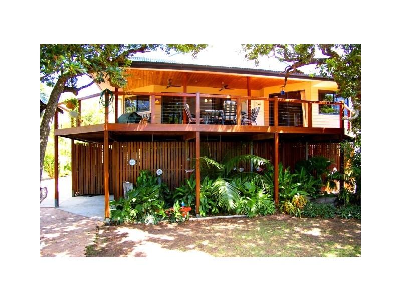 92 Gloucester Avenue, Hideaway Bay QLD 4800