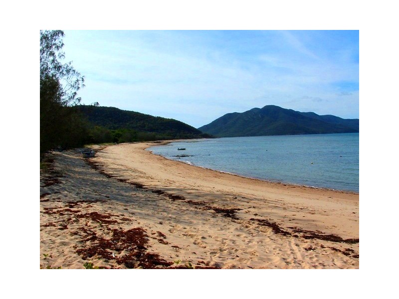 8 Roseric Crescent, Hideaway Bay QLD 4800