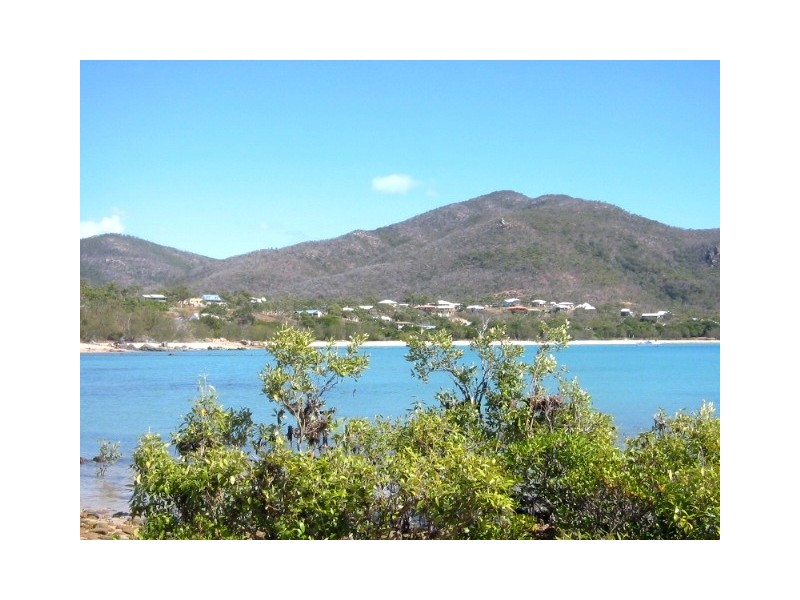 8 Roseric Crescent, Hideaway Bay QLD 4800