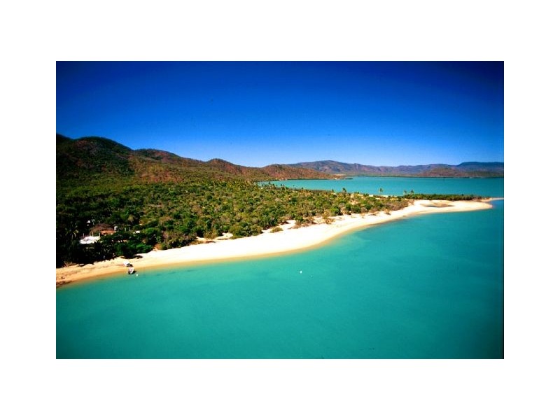 - Sinclair Bay, Whitsundays QLD 4802