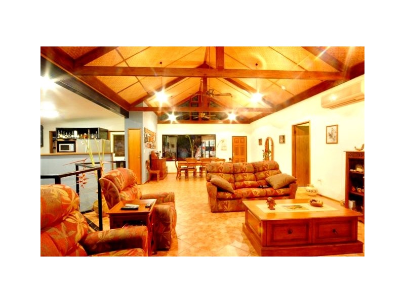 11 Wallaby Way, Cannonvale QLD 4802